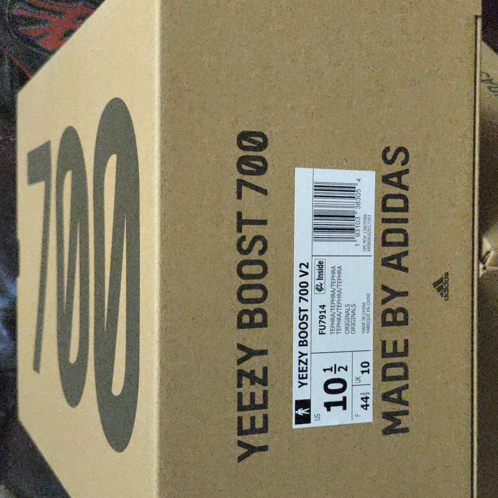 Yeezy yzy 700 v2